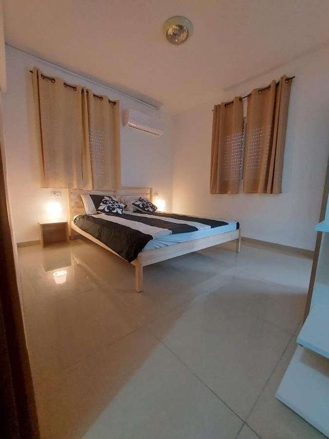 Adi'S Apartment - Тиверіада Екстер'єр фото