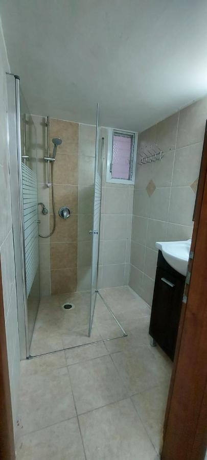 Adi'S Apartment - Тиверіада Екстер'єр фото